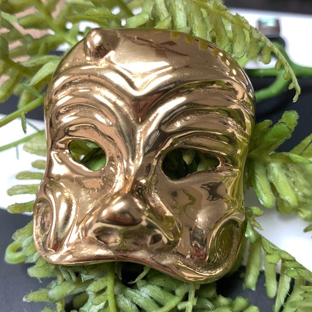 Unique Theatre Pendant